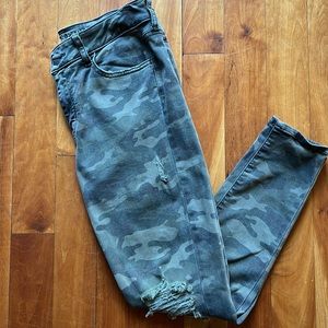 American Eagle Distressed Super Stretch X Jeggings Camo Green